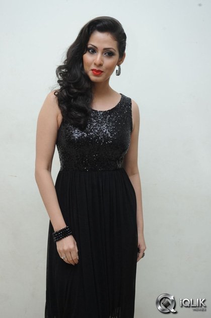 Sadha-at-Yamaleela-2-Movie-Audio-Launch